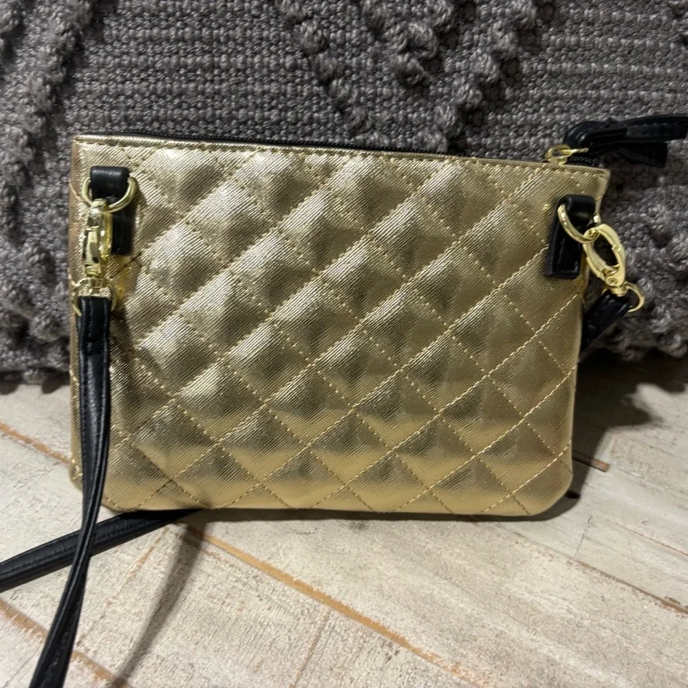❤️Betsey Jonson Gold Quilted Crossbody & Earrings Set - Picture 4 of 5